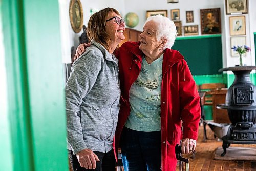 MIKAELA MACKENZIE / WINNIPEG FREE PRESS
 
Joyce Falk (left) and Joan Wheeler hug in Star Mound School near Snowflake, Manitoba on Wednesday, May 17, 2023. For Al Small story.

Winnipeg Free Press 2023.