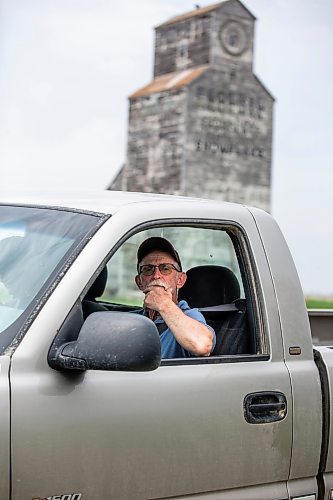 MIKAELA MACKENZIE / WINNIPEG FREE PRESS
 
Frank Goertzen drives to pick up his mail in Snowflake, Manitoba on Wednesday, May 17, 2023. For Al Small story.

Winnipeg Free Press 2023.