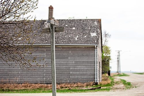 MIKAELA MACKENZIE / WINNIPEG FREE PRESS
 
Wooden street signs wiped blank with time in Snowflake, Manitoba on Wednesday, May 17, 2023. For Al Small story.

Winnipeg Free Press 2023.