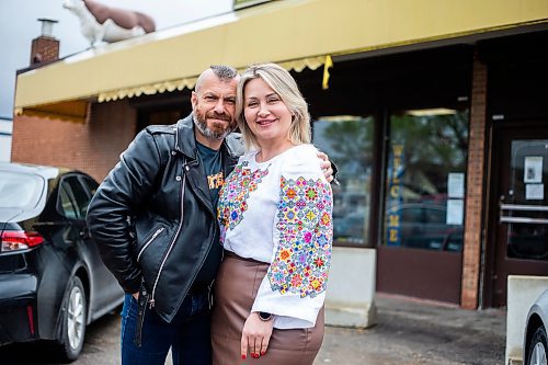 MIKAELA MACKENZIE / WINNIPEG FREE PRESS
 
Svitlana Koieva and her husband, Viacheslav Koiev, pose for a photo at Sausage Makers Delicatessen, where she now works, on Thursday, May 18, 2023. For Kevin story.

Winnipeg Free Press 2023.