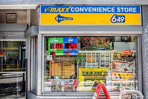 MIKAELA MACKENZIE / WINNIPEG FREE PRESS
 
V-Maxx Convenience Store on Vaughan Street on Friday, May 19, 2023. For Gabby story.

Winnipeg Free Press 2023.