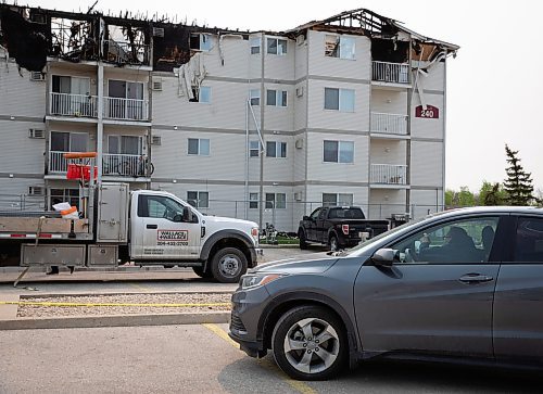 JESSICA LEE / WINNIPEG FREE PRESS

People in a car look at the damaged Quail Ridge Apartments May 20, 2023. The apartment caught on fire the day before and around 200 residents were displaced.

Reporter: Tyler Searle