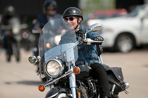 BROOK JONES / WINNIPEG FREE PRESS
Sixty-six riders take part in the 12tn annual Distinguished Genleman's Ride in Winnipeg, Man., Sunday, May 21, 2023. Pictured: Winnipegger Victor Lopes, 45, participates in the ride on his 2003 Yamaha Road Star. 