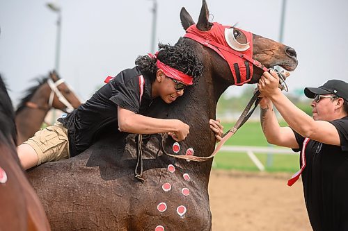 Mike Sudoma/Winnipeg Free Press
Courage Antoine switches horses mid race during the Indian Horse Relay race held at the Assiniboia Downs Monday afternoon
May 22, 2023