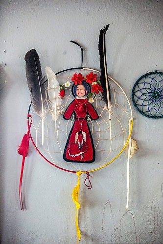 MIKAELA MACKENZIE / WINNIPEG FREE PRESS
 
A photo of Fonassa Bruyere (whose body was discovered in a field northwest Winnipeg in 2007) hangs in a dream catcher at Janet Bruyere&#x573; home on Sagkeeng First Nation on Tuesday, May 23, 2023. For Shelley story.

Winnipeg Free Press 2023.