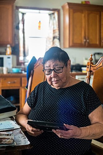 MIKAELA MACKENZIE / WINNIPEG FREE PRESS
 
 Janet Bruyere, grandmother of Fonassa Bruyere (whose body was discovered in a field northwest Winnipeg in 2007), poses for a portrait with a photo of Fonassa in her home on Sagkeeng First Nation on Tuesday, May 23, 2023. For Shelley story.

Winnipeg Free Press 2023.