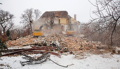 MIKE DEAL / WINNIPEG FREE PRESS

The house at 514 Wellington Crescent was torn down Wednesday morning after a long battle with area residents and heritage advocates who wanted it saved.

201125 - Wednesday, November 25, 2020.