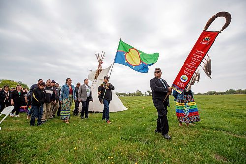 Mike Deal / Winnipeg Free Press
Leaders and dancers start off the ceremony with a Grand Entrance during the Treaty One Nation Land Reclamation Ceremony for the Naawi-Oodena Treaty One Jointly Held lands, on the former Kapyong Barracks lands in Winnipeg, Wednesday morning.
230524 - Wednesday, May 24, 2023.