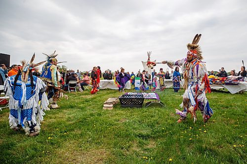 Mike Deal / Winnipeg Free Press
Leaders and dancers start off the ceremony with a Grand Entrance during the Treaty One Nation Land Reclamation Ceremony for the Naawi-Oodena Treaty One Jointly Held lands, on the former Kapyong Barracks lands in Winnipeg, Wednesday morning.
230524 - Wednesday, May 24, 2023.