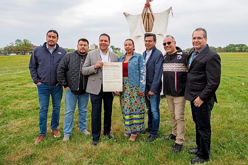 Mike Deal / Winnipeg Free Press
The seven FN leaders with the Treaty One declaration of unity and commitment, (from left): Councillor Evan Roberts from Roseau River Anishinabe First Nation, Sandy Bay Ojibway First Nation Chief Trevor Prince, Brokenhead Ojibway Nation Chief Gordon Bluesky, Long Plain First Nation Chief Kyra Wilson, Peguis First Nation Chief Stan Bird, Swan Lake First Nation Chief Jason Daniels, and Sagkeeng First Nation Chief E.J. Fontaine.
The Treaty One Nation holds a Land Reclamation Ceremony for the Naawi-Oodena Treaty One Jointly Held lands, on the former Kapyong Barracks lands in Winnipeg, Wednesday morning.
230524 - Wednesday, May 24, 2023.