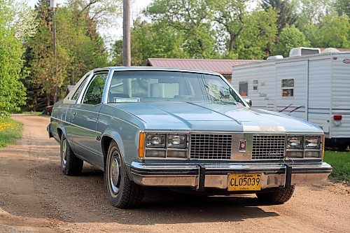 1978 Oldsmobile Regency Ninety Eight owned by Bob Chambers sits near his yard in Boissevain on Thursday. (Michele McDougall/The Brandon Sun) 