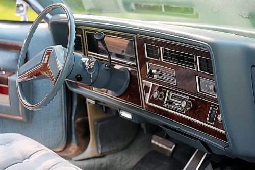 The steering wheel and dashboard of the 1978 Oldsmobile Regency Ninety Eight owned by Bob Chambers sits near his yard in Boissevain on Thursday. (Michele McDougall/The Brandon Sun) 