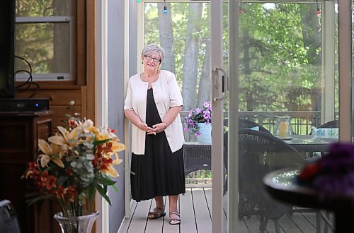 RUTH BONNEVILLE / WINNIPEG FREE PRESS 

 BIZ - barbara bowes retiring 

Portrait of long-time HR columnist with the Free Press, Barbara Bowes, enjoying the transition from business to retiring into more home life, taken at her home Friday. 


May 26th, 2023