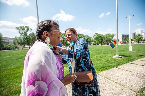 MIKAELA MACKENZIE / WINNIPEG FREE PRESS
 
Premier Heather Stefanson helps Kookum Gayle Pruden with her rainbow Pride rose pin at the first Pride flag raising outside of the Manitoba Legislative Building (in Memorial Park) on Friday, May 26, 2023.  For Danielle da Silva story.

Winnipeg Free Press 2023.