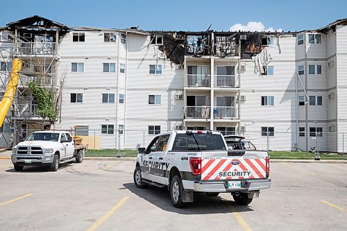 JESSICA LEE / WINNIPEG FREE PRESS

Quail Ridge Apartments is photographed May 26, 2023 with new reinforcements seen on the roof and a security car parking. On May 19, the apartment caught fire and 200 residents were displaced.

Reporter: Chris Kitching
