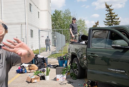 JESSICA LEE / WINNIPEG FREE PRESS

Tallia Penner (right) helps her sister Kay pack up her things  from Kay&#x2019;s Quail Ridge Apartments home May 26, 2023 while security (left) escorts a member of the press off the premises. On May 19, the apartment caught fire and 200 residents were displaced.

Reporter: Chris Kitching