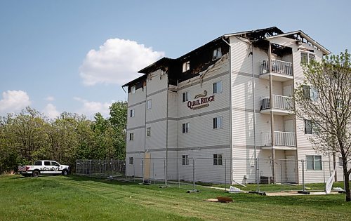 JESSICA LEE / WINNIPEG FREE PRESS

Quail Ridge Apartments is photographed May 26, 2023 with new reinforcements seen on the roof and a security car standing by. On May 19, the apartment caught fire and 200 residents were displaced.

Reporter: Chris Kitching