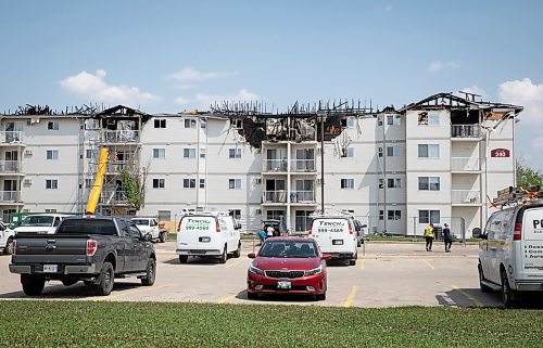 JESSICA LEE / WINNIPEG FREE PRESS

Quail Ridge Apartments is photographed May 26, 2023 with new reinforcements seen on the roof and a yellow tube. On May 19, the apartment caught fire and 200 residents were displaced.

Reporter: Chris Kitching