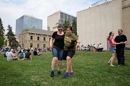 JESSICA LEE / WINNIPEG FREE PRESS

Ashley Blostein (in green) and Crystal Jurko (in black) dance with friends May 27, 2023 near Memorial Park while a big band plays.

Stand up