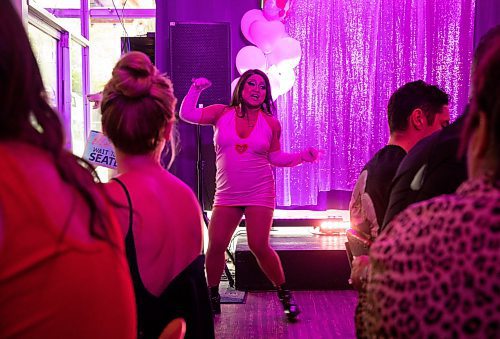 JESSICA LEE / WINNIPEG FREE PRESS

Hellen Bedd D’sloot performs at a drag brunch at The Tallest Poppy May 27, 2023 to celebrate Pride Month.

Stand up