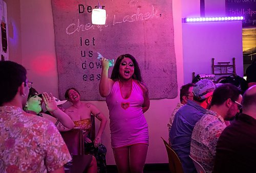 JESSICA LEE / WINNIPEG FREE PRESS

Hellen Bedd D’sloot performs at a drag brunch at The Tallest Poppy May 27, 2023 to celebrate Pride Month.

Stand up