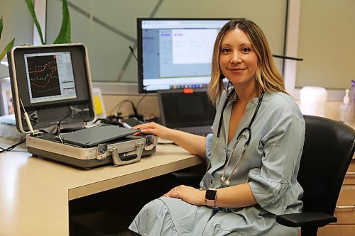 Allison Clee, Hearing Instrument Specialist with Hear Canada, uses a measurement system for hearing aids, to ensure the aid is set correctly for a patient in Brandon's Towne Centre on Tuesday. (Michele McDougall/The Brandon Sun)