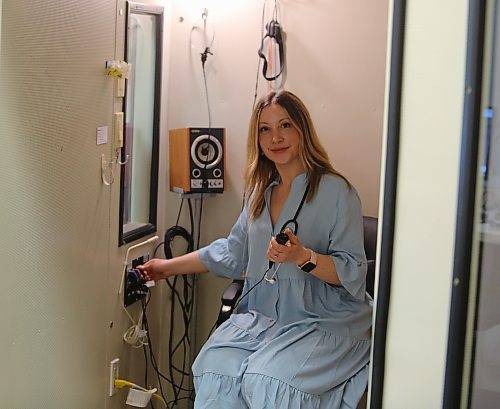 Allison Clee, Hearing Instrument Specialist with Hear Canada, is in the sound proof audio booth, adjusting the sound levels on the hearing test equipment in Brandon's Towne Centre on Tuesday (Michele McDougall/The Brandon Sun)