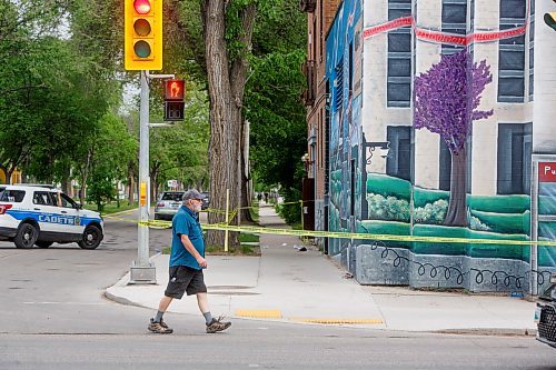 Mike Deal / Winnipeg Free Press
Winnipeg Police have taped off the northwest corner of Burrows and Salter Tuesday closing traffic to westbound Burrows. The taped off area includes the BellMTS building at 421 Burrows Ave as well as the Salter Coin Laundromat and Winner&#x2019;s Food Store at 240 Salter Street.
230530 - Tuesday, May 30, 2023.