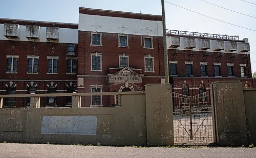 JESSICA LEE / WINNIPEG FREE PRESS

An electric terminal in Point Douglas is photographed May 25, 2023.

Reporter: Julia-Simone Rutgers