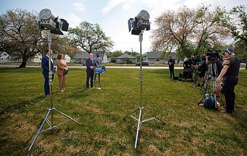 Mike Deal / Winnipeg Free Press
Premier Heather Stefanson along with Municipal Relations Minister Andrew Smith, Minister of Sport, Culture and Heritage Obby Khan, and Winnipeg Mayor Scott Gillingham announce infrastructure funding for Kenaston Boulevard during a press conference in an empty lot next to Kenton Boulevard Thursday morning.
230601 - Thursday, June 01, 2023.