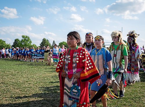 JESSICA LEE / WINNIPEG FREE PRESS

Students are photographed June 1, 2023 during Seven Oaks School Division&#x2019;s Grad pow wow. Thousands attended and danced.

Stand up