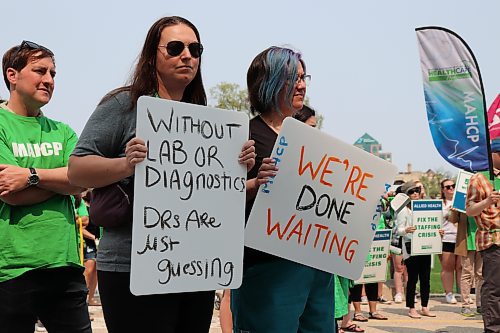 Medical laboratory technologists Holly Johnson (left) and Sarah Peters were among the more than 100 Manitoba Association of Health Care Professionals who rallied on legislature grounds May 16, 2023, amid protracted contract negotiations with Shared Health. (Tyler Searle / Winnipeg Free Press)