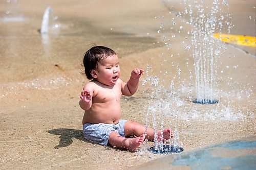 MIKAELA MACKENZIE / WINNIPEG FREE PRESS

Damian Richards, one, cools off at the splash pad in Central Park on Friday, June 2, 2023. Environment Canada has put out a weather warning for the extreme heat coming this weekend. For Tessa Adamski story.
Winnipeg Free Press 2023