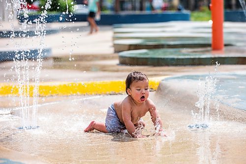 MIKAELA MACKENZIE / WINNIPEG FREE PRESS

Damian Richards, one, cools off at the splash pad in Central Park on Friday, June 2, 2023. Environment Canada has put out a weather warning for the extreme heat coming this weekend. For Tessa Adamski story.
Winnipeg Free Press 2023