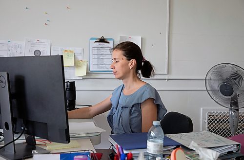 JESSICA LEE / WINNIPEG FREE PRESS

Winnipeg School Division&#x2019;s Virtual School teacher Mariana Raikh, who teaches English grades 9-12, is photographed June 2, 2023 at the Adolescent Parent Centre.

Reporter: Maggie Macintosh