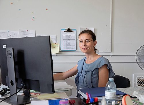 JESSICA LEE / WINNIPEG FREE PRESS

Winnipeg School Division&#x2019;s Virtual School teacher Mariana Raikh, who teaches English grades 9-12, is photographed June 2, 2023 at the Adolescent Parent Centre.

Reporter: Maggie Macintosh