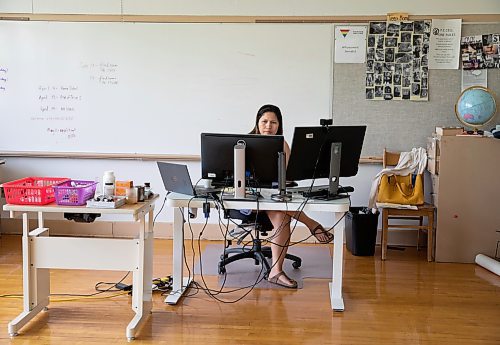 JESSICA LEE / WINNIPEG FREE PRESS

Winnipeg School Division&#x2019;s Virtual School teacher Lilibeth Remonte, who teaches Math and Science, is photographed June 2, 2023 at the Adolescent Parent Centre.

Reporter: Maggie Macintosh