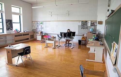 JESSICA LEE / WINNIPEG FREE PRESS

Winnipeg School Division&#x2019;s Virtual School teacher Lilibeth Remonte, who teaches Math and Science, is photographed June 2, 2023 at the Adolescent Parent Centre.

Reporter: Maggie Macintosh