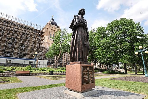 RUTH BONNEVILLE / WINNIPEG FREE PRESS 

Local - Queen Stature 

Statue of Queen Elizabeth, located on the east side of the Manitoba  legislature grounds has been put back in place.

June 2nd,  2023