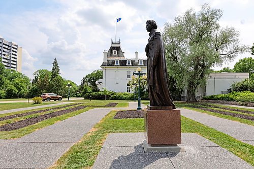 RUTH BONNEVILLE / WINNIPEG FREE PRESS 

Local - Queen Stature 

Statue of Queen Elizabeth, located on the east side of the Manitoba  legislature grounds has been put back in place.

June 2nd,  2023