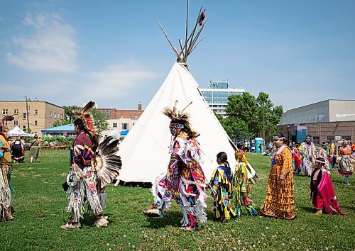 JESSICA LEE / WINNIPEG FREE PRESS

Community members walk during the grand entrance of a pow wow celebrating the five year anniversary of West Broadway Bear Clan at West Broadway Neighbourhood Centre June 3, 2023.

Reporter: Malak Abas