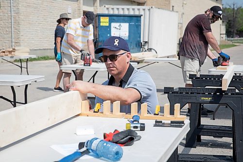 JESSICA LEE / WINNIPEG FREE PRESS

Mayor Scott Gillingham works on a bed part. Several dozen students, teachers and community members at Shaftesbury High School gathered June 3, 2023 to build beds to end child bedlessness in Winnipeg.

Stand up