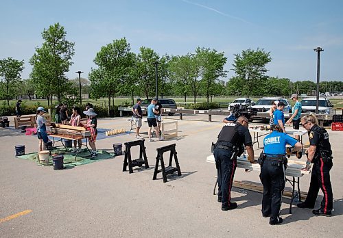 JESSICA LEE / WINNIPEG FREE PRESS

Several dozen students, teachers and community members at Shaftesbury High School gathered June 3, 2023 to build beds to end child bedlessness in Winnipeg.

Stand up