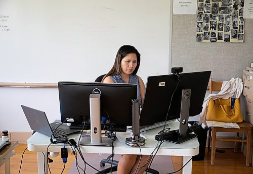 JESSICA LEE / WINNIPEG FREE PRESS

Winnipeg School Division&#x2019;s Virtual School teacher Lilibeth Remonte, who teaches Math and Science, is photographed June 2, 2023 at the Adolescent Parent Centre.

Reporter: Maggie Macintosh