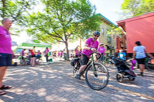 MIKAELA MACKENZIE / WINNIPEG FREE PRESS
Cyclist Richard Bracken bikes away from a Bike Week booth at The Forks on Monday, June 5, 2023. This is the 15th annual Bike to Work Day. Standup.
Winnipeg Free Press 2023