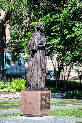 MIKAELA MACKENZIE / WINNIPEG FREE PRESS

A statue of Queen Elizabeth II, which has been restored after being toppled on Canada Day two years ago, at the Manitoba Legislative Building on Monday, June 5, 2023.  For &#x2014; story.
Winnipeg Free Press 2023