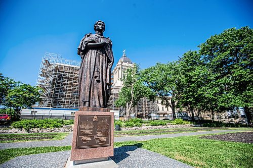 MIKAELA MACKENZIE / WINNIPEG FREE PRESS

A statue of Queen Elizabeth II, which has been restored after being toppled on Canada Day two years ago, at the Manitoba Legislative Building on Monday, June 5, 2023.  For &#x2014; story.
Winnipeg Free Press 2023