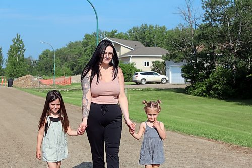 Taryn Stinson-Tuttle walks with two of her five children, four year old Tyler (from left) and three year old Truly in Chater on Tuesday, as they prepare for this month's Walk to End ALS, Amyotrophic Lateral Sclerosis, in honour of Taryn's father, Craig Stinson. (Michele McDougall/The Brandon Sun) 