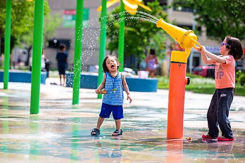 MIKAELA MACKENZIE / WINNIPEG FREE PRESS

Luxton (left, one) and his brother Lake Fox (four) Komaransky cool off at the splash pad in Central Park on Friday, June 2, 2023. Environment Canada has put out a weather warning for the extreme heat coming this weekend. For Tessa Adamski story.
Winnipeg Free Press 2023