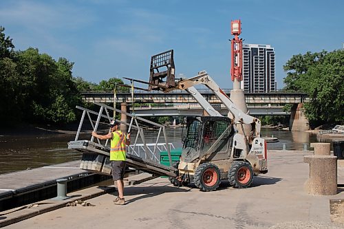 Mike Thiessen / Winnipeg Free Press Lance Penner of Seaco Marine guiding the ramp into place at The Forks Historic Port. 230606 &#x2013; Tuesday, June 6, 2023